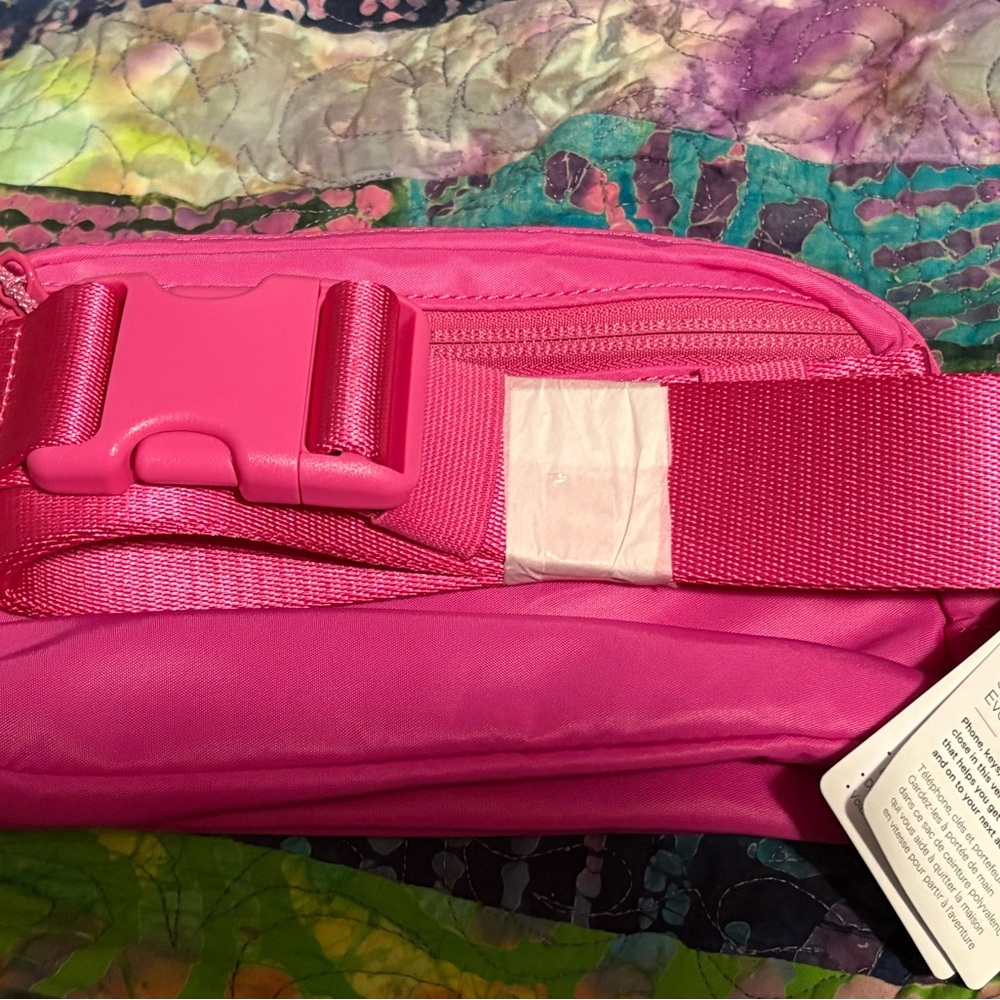 Lululemon Everywhere Belt Crossbody Bag 1L Sonic Pink Women Men NWT - Picture 3 of 4